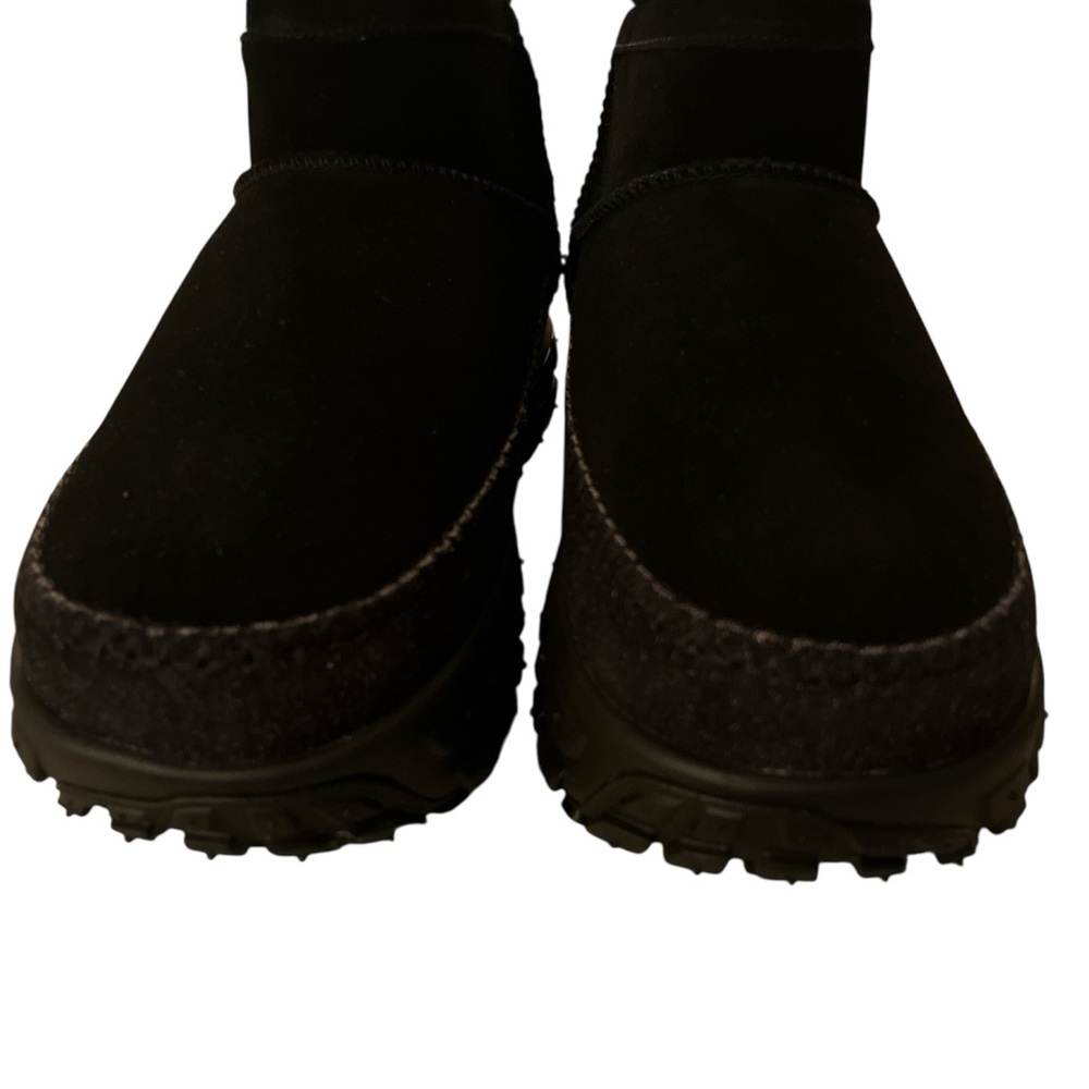 UGG Venture Daze Ultra Mini Boots Men’s 11, Women’s 12
